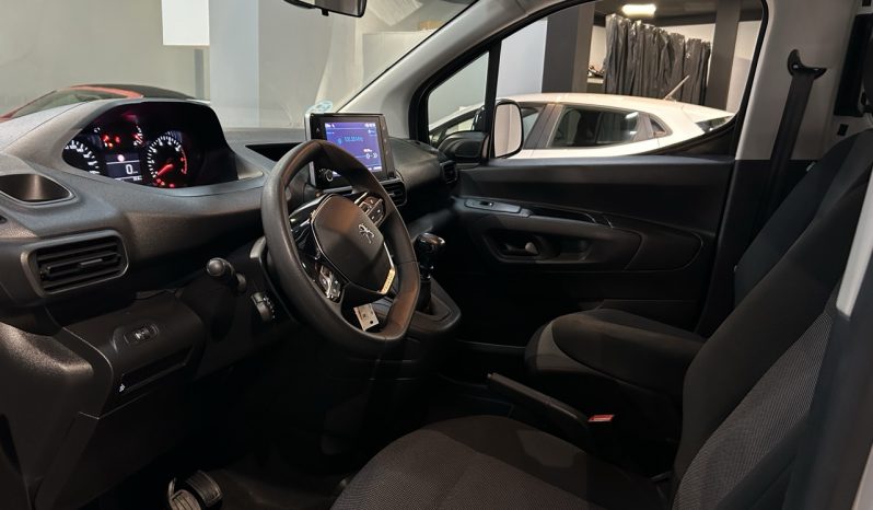 
								Peugeot Rifter full									