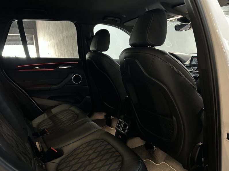 
								BMW X1 20i full									