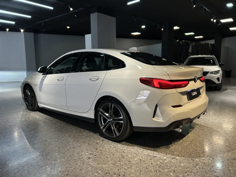 
								BMW Serie 218d full									