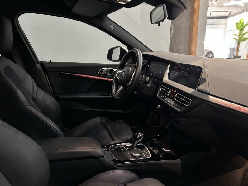 
								BMW Serie 218d full									