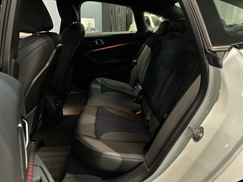 
								BMW Serie 218d full									