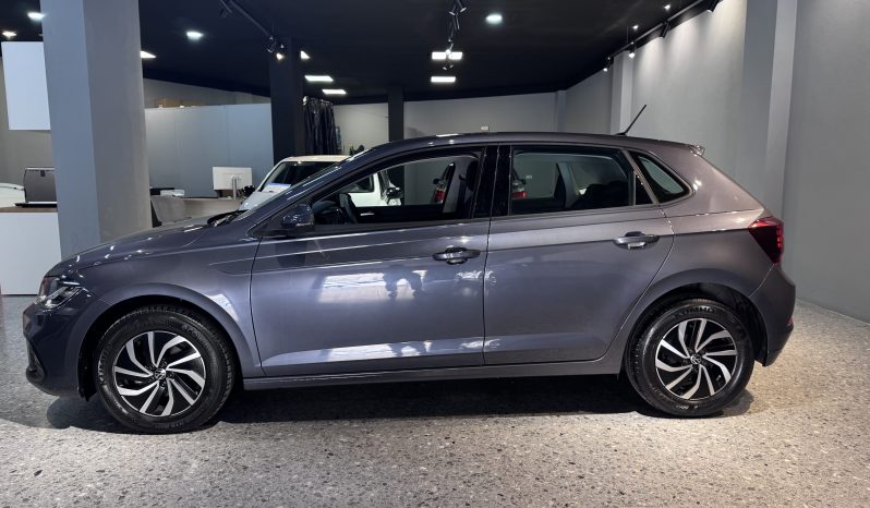 
								Volkswagen Polo Life full									