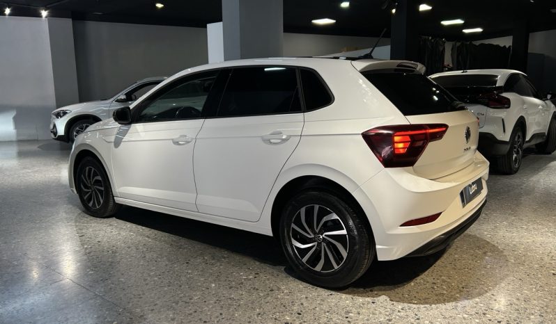 
								Volkswagen Polo full									