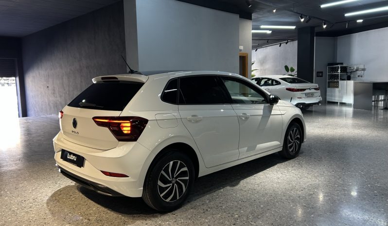 
								Volkswagen Polo full									