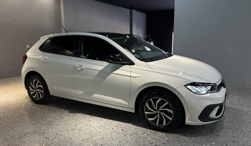 
								Volkswagen Polo full									
