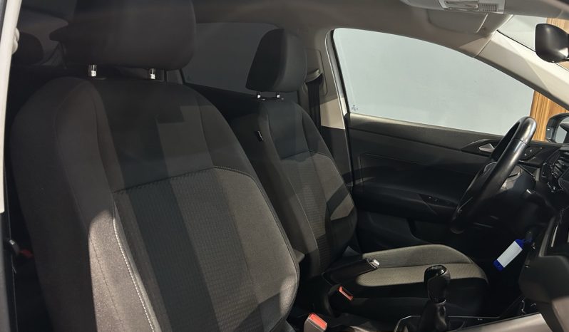 
								Volkswagen Polo full									