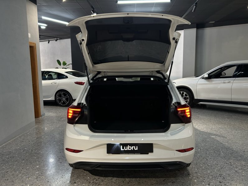 
								Volkswagen Polo full									