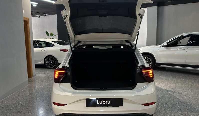 
								Volkswagen Polo full									