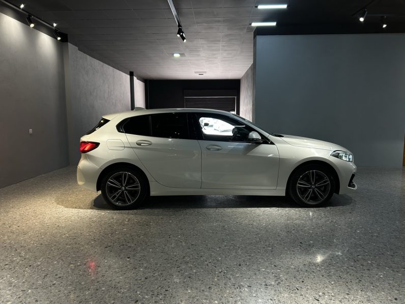 
								BMW Serie 1 116d full									