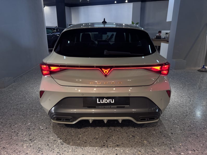 
								Cupra Leon 1.5 ETsi full									