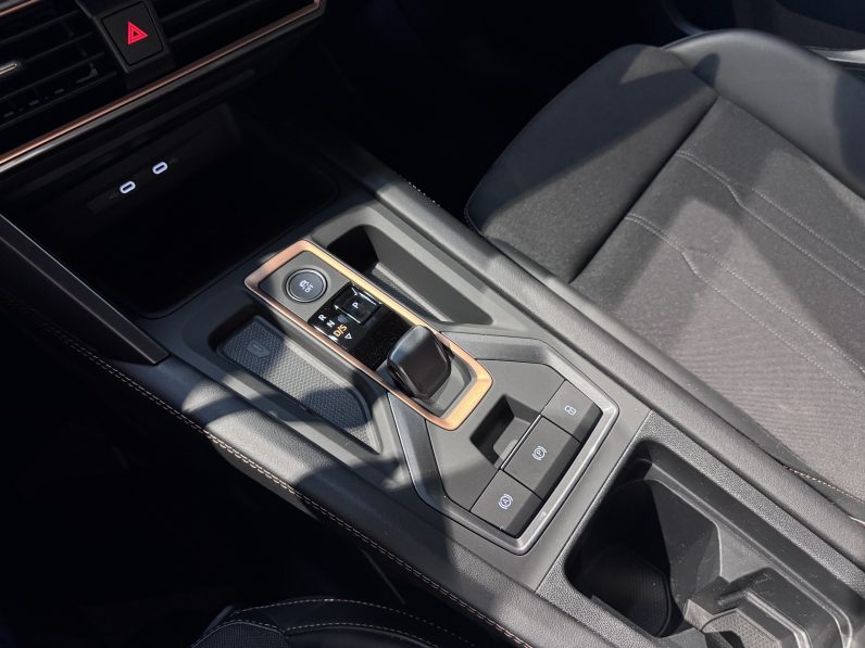 
								Cupra Formentor 1.5 E-Hybrid full									